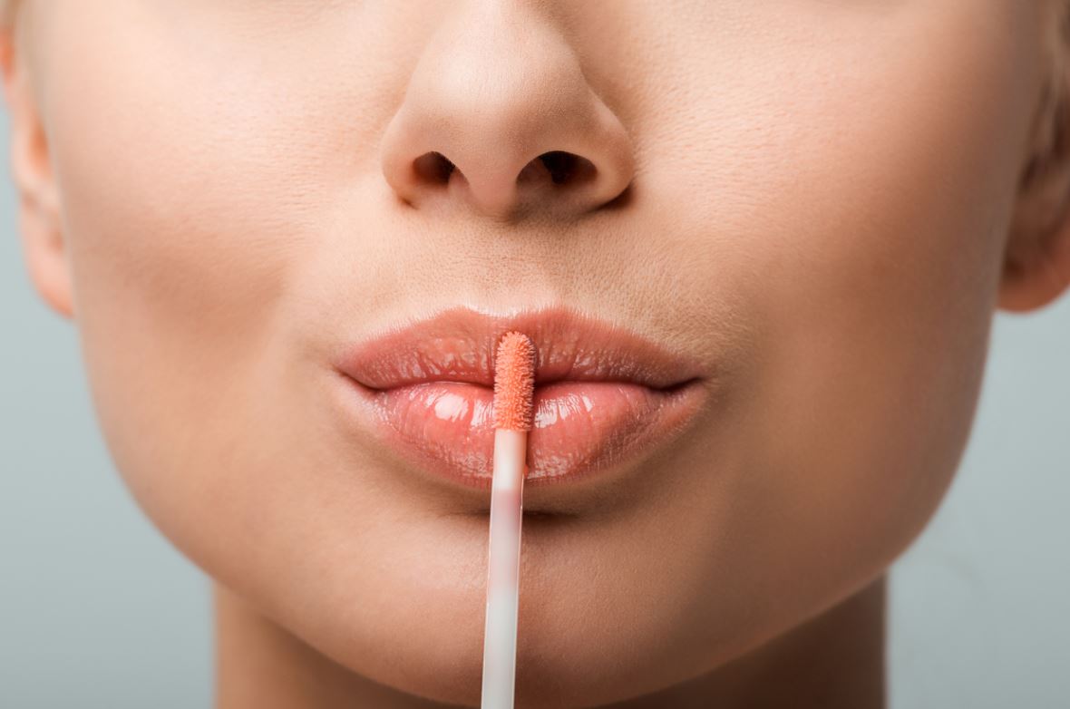 Une bouche pleine de gloss peut-elle vaincre la glossophobie